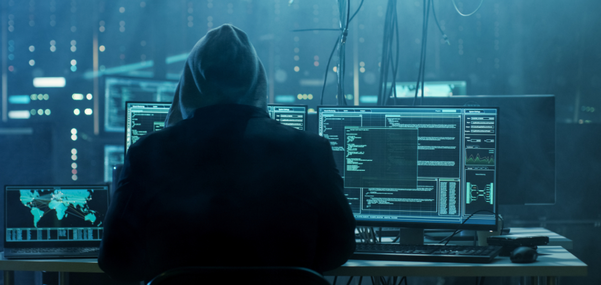 Hacker vor Bildschirmen