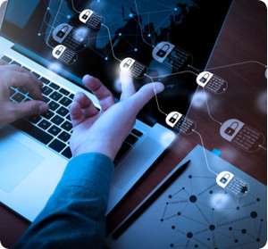 Blockchain-Symbole leuchten über Computertastatur
