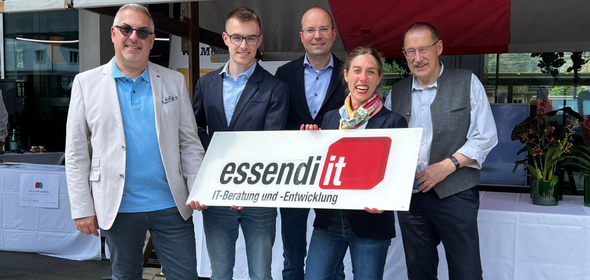 Belegschaft essendi it bei der Einweihung des Gebäudes