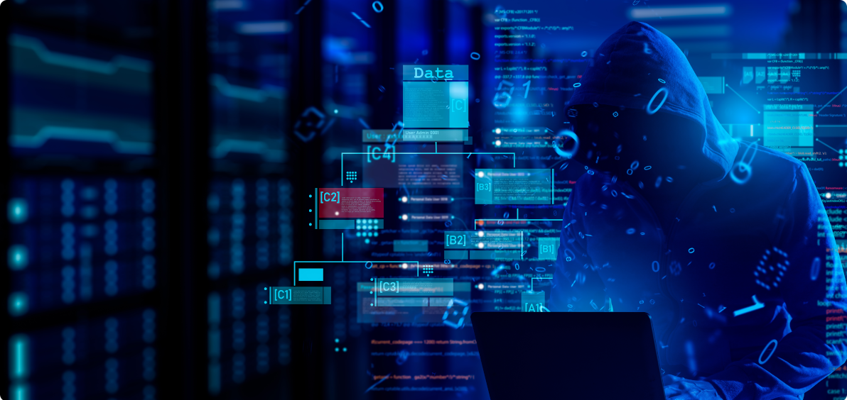 Hacker mit Hoodie arbeitet am Computer