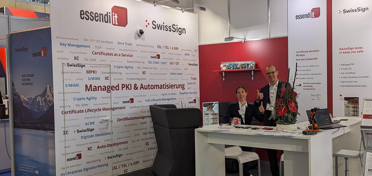 Frau Zügel und Herr Weeber am essendi Messestand