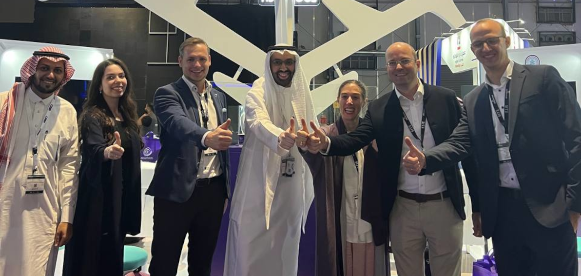 essendi und Looptech-Team am Messestand